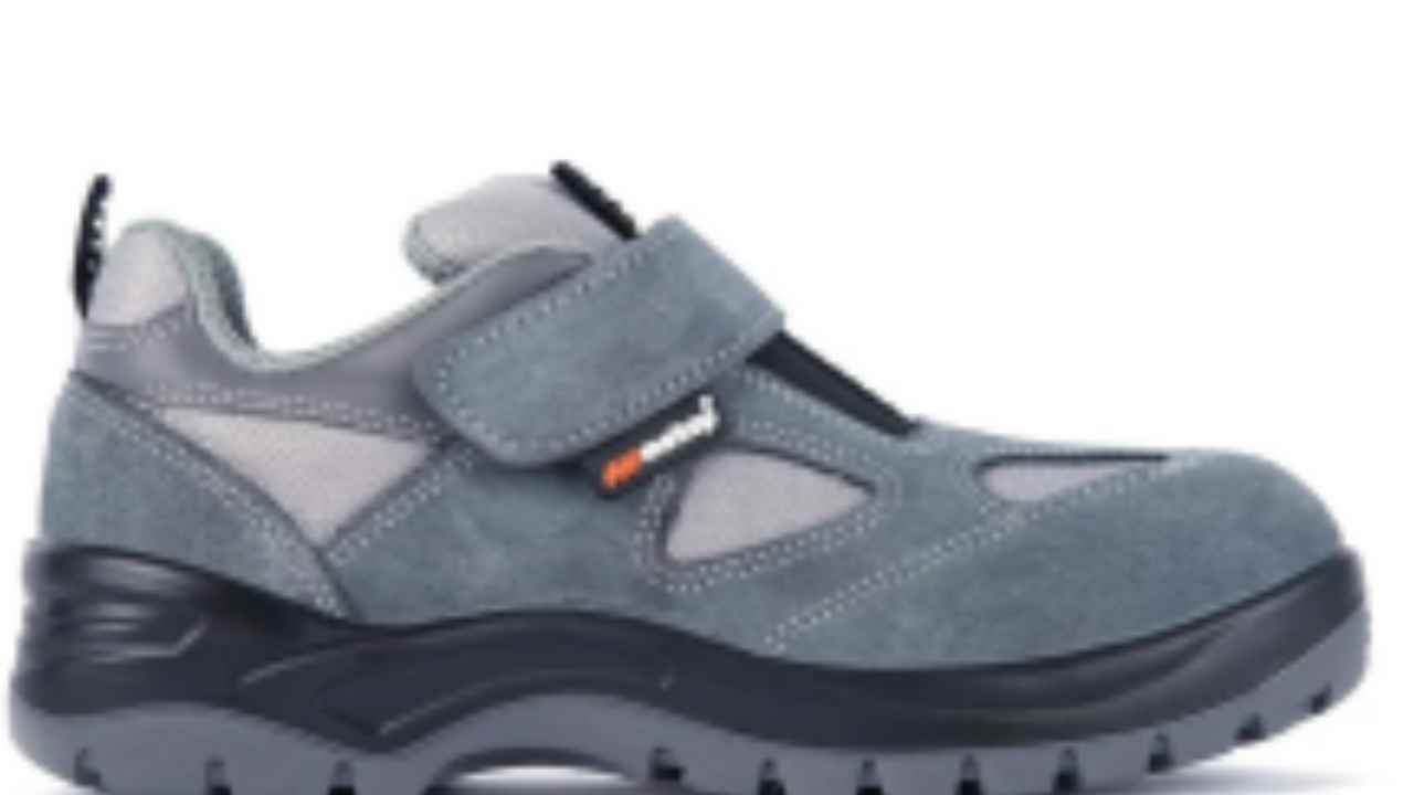 Profesyonel Çalışma Ortamlarında Ayak Sağlığı ve Güvenliği: Doğru Koruyucu Ayakkabı Seçiminin Önemi