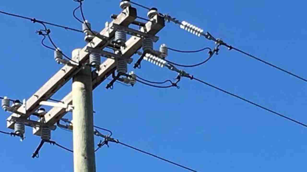 Gaziantep’te şok olay: Elektrik direğini çaldılar!