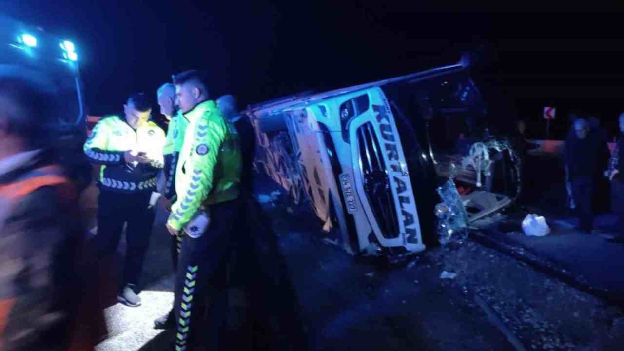 Gaziantep'ten Osmaniye'ye Giden Yolcu Otobüsü Devrildi!  Yaralılar Var