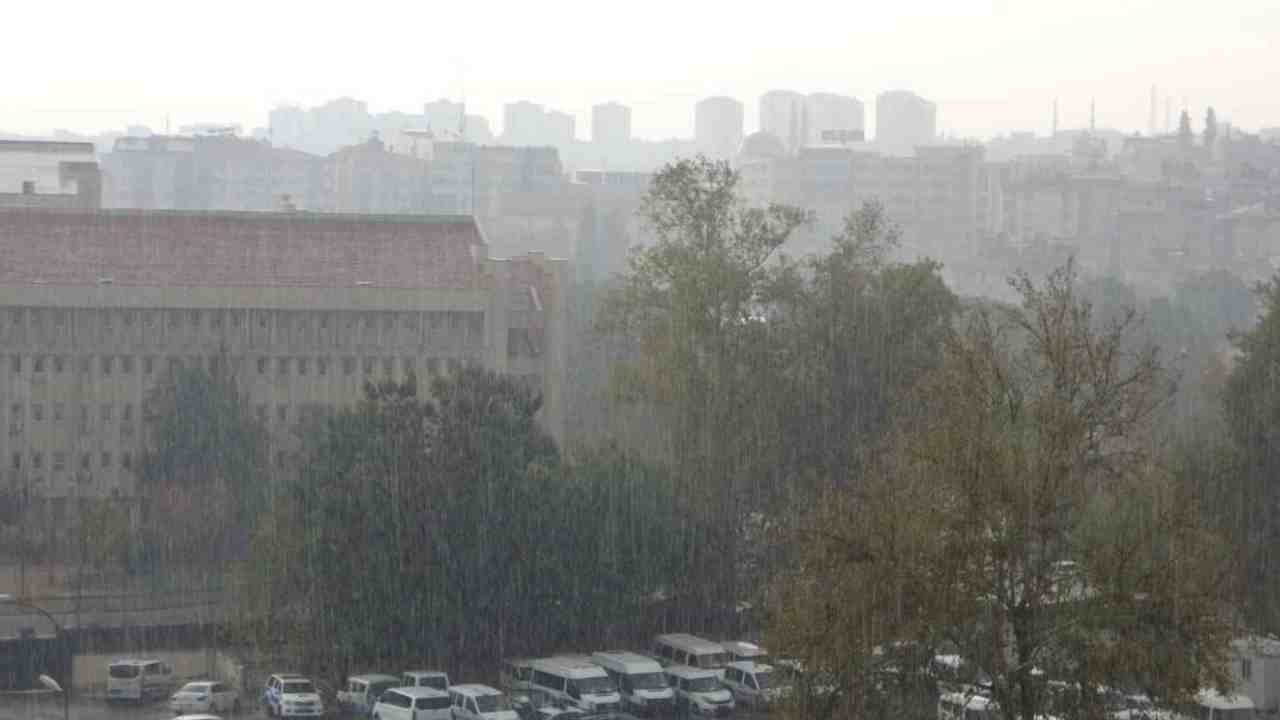 Gaziantep’te sağanak yağış etkili oldu