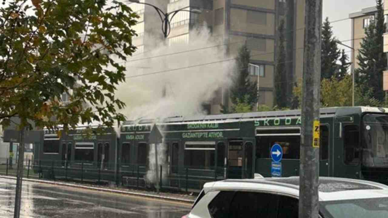 Gaziantep’te Tramvaya Yıldırım Düştü! Fatma Şahin'den Açıklama