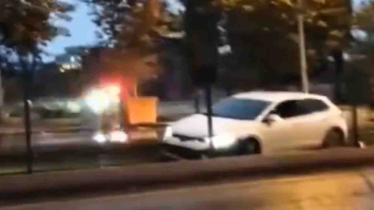 Gaziantep’te Otomobil Tramvay Hattına Uçtu