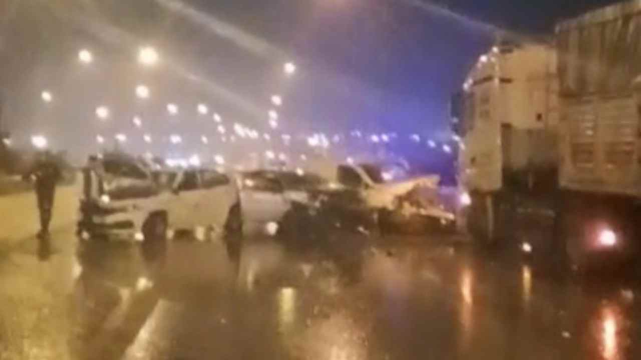 Gaziantep otobanında can pazarı! 12 aracın karıştığı zincirleme kaza: 13 yaralı