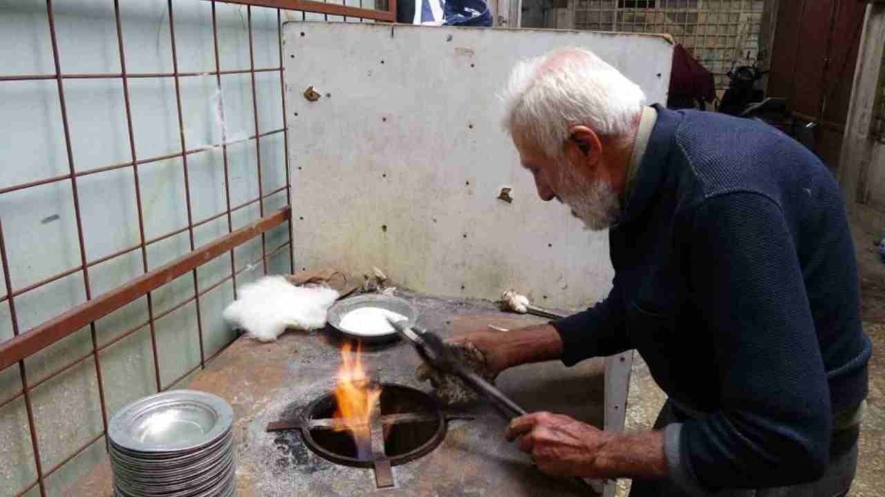Gaziantep'in Son Kalay Ustası: Alzheimer Hastası Osman Şimşek'in 70 Yıllık Mücadelesi