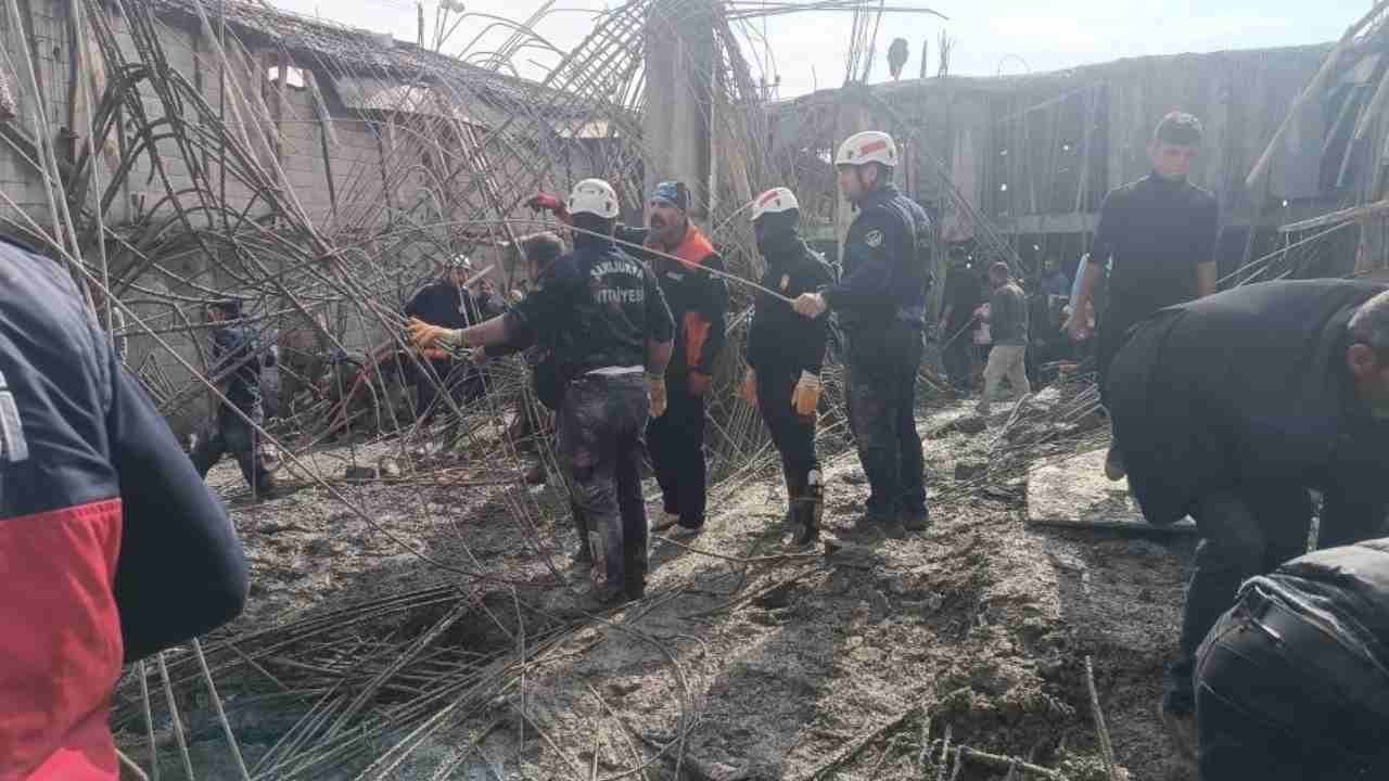 Gaziantep'in komşu ili Şanlıurfa’da 2 katlı inşaatta göçük: 5 işçi altında kaldı