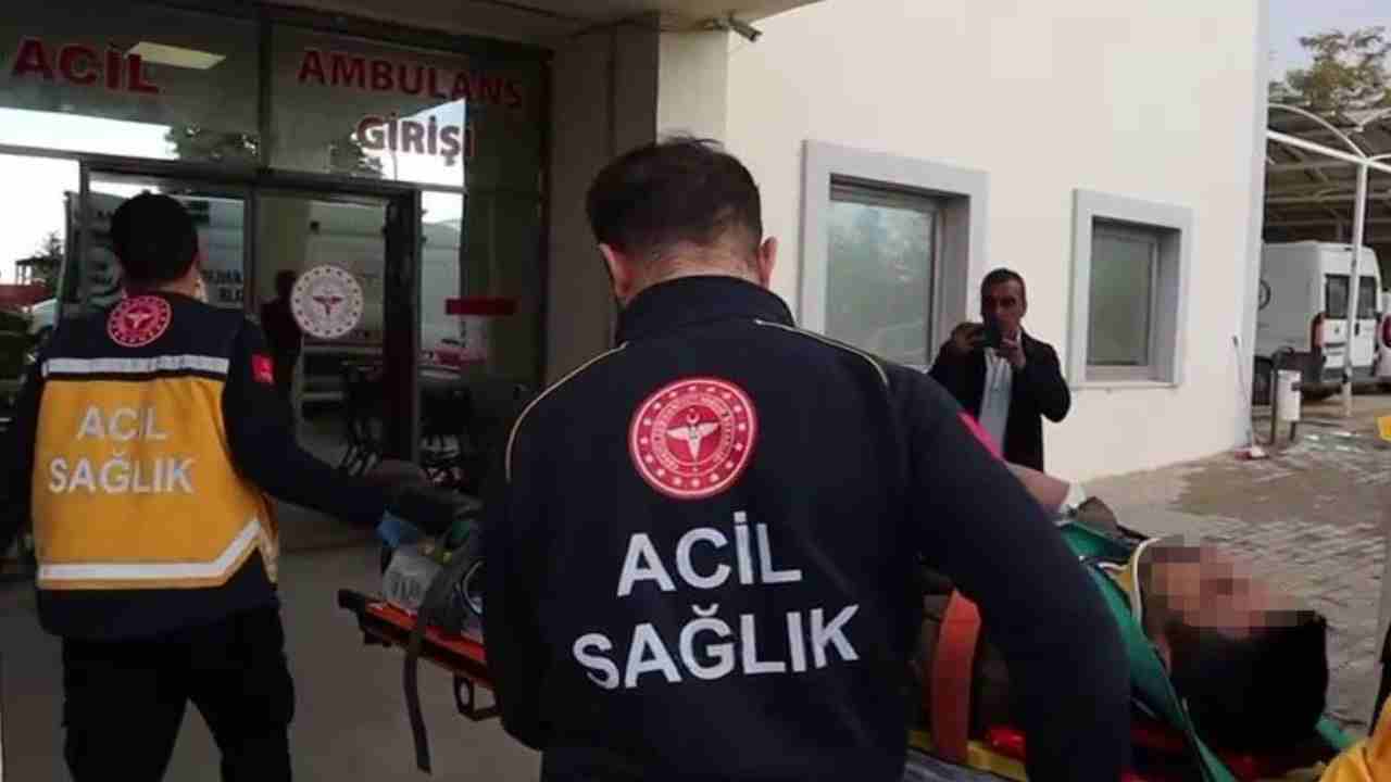 Gaziantep'ten Besni istikametinde şarampole yuvarlanan otomobildeki 5 kişi yaralandı