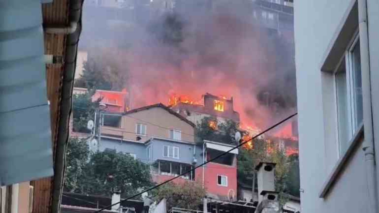 Bursa'da Olay Yaratan Yangın! 2 katlı bina alevlere teslim oldu
