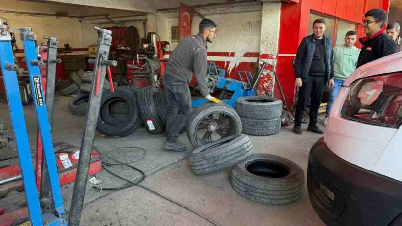 Gaziantep'te Sürücüler kış lastiği değişimi için akın ediyor