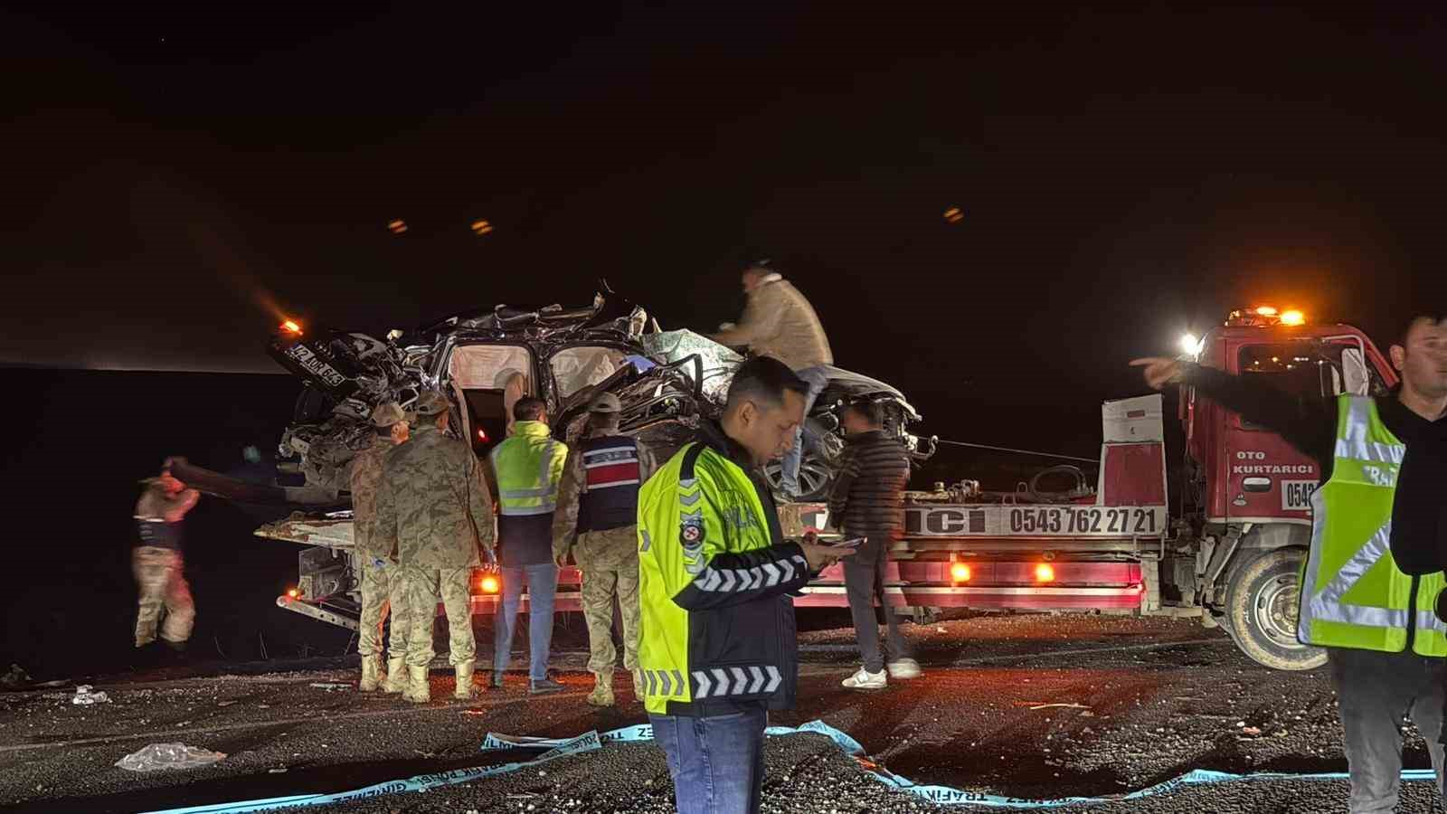 Diyarbakır’da korkunç zincirleme kaza: 3 ölü, 14 yaralı