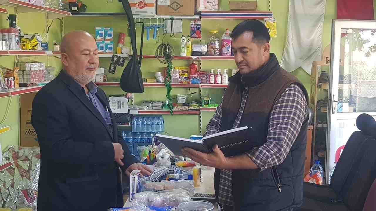 Gaziantep’te Hayırseverler Bakkaldan 50 Ailenin Veresiye Defterini Satın Aldı