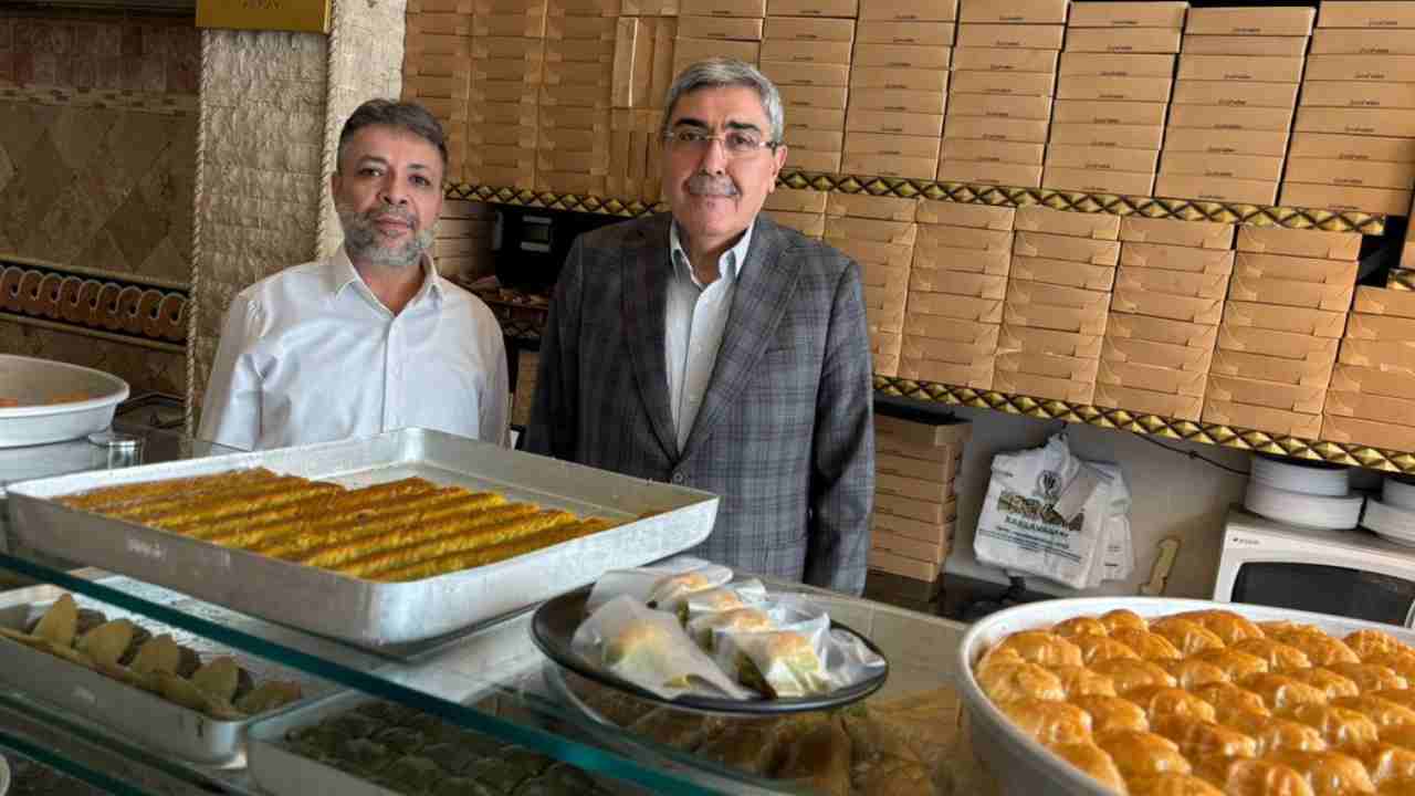 Milletvekili Eyüp Özkeçeci’den Hacı Usta Baklavalarına Ziyaret