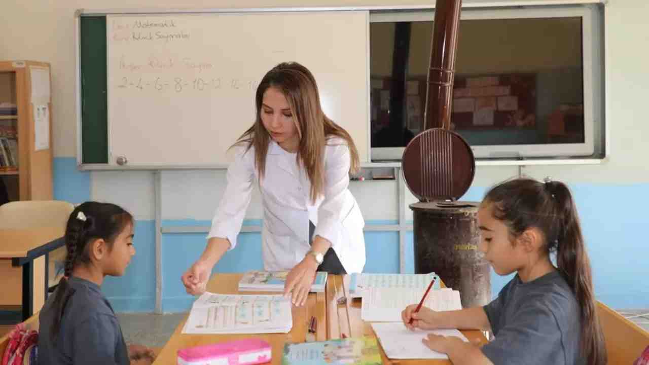 Gaziantep'in Bu Öğretmeni Yüzleri Güldürdü! Bir Fedakarlık Hikayesi...