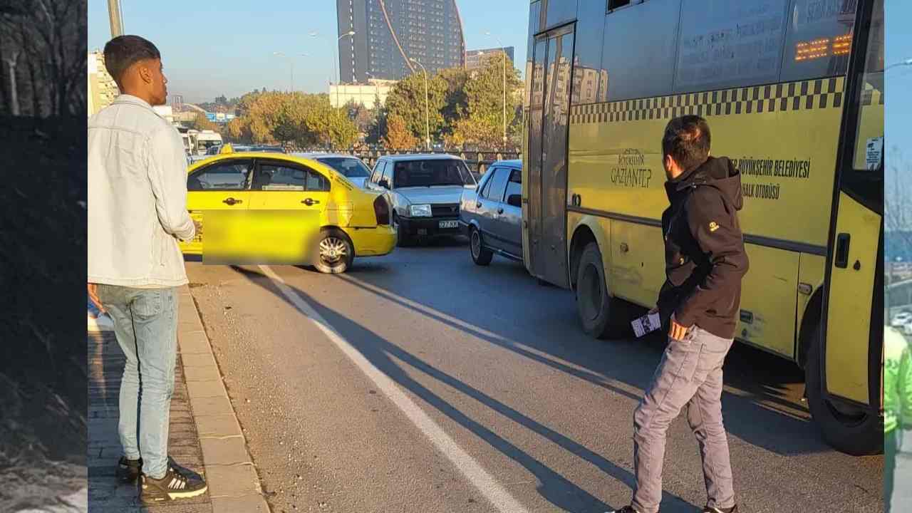 Gaziantep’te İpekyolu’nda Feci Çarpışma! Halk Otobüsü ile Taksi Kaza Yaptı!