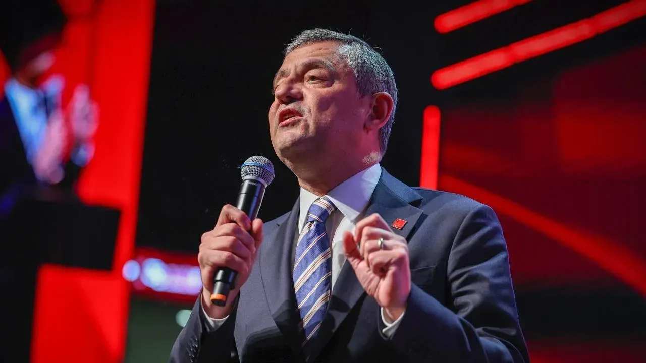 Özgür Özel'den Gaziantep'e Net Yanıt: 'Yalan Yazıyorlar, Gaziantep Herşeyimiz!'