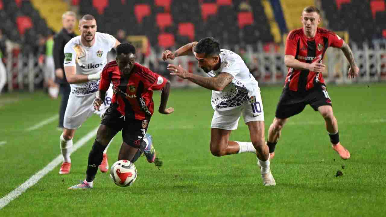 Gaziantep FK’da Fırtına Dinmiyor: İstikrarsızlık Yine Sahada Patladı!