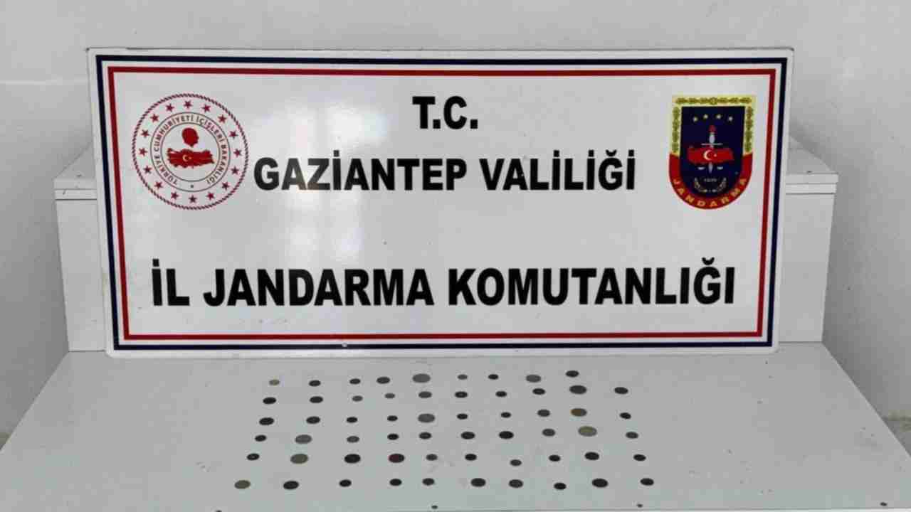 Nizip’te 3 Şüpheli Suçüstü Yakalandı, Tarihi Sikkeler Ele Geçirildi