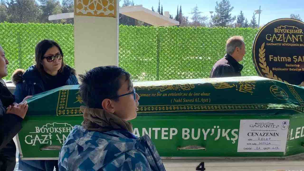 Gaziantep'in Efsanesi Vefat Etti! Nohut Dürümü ve 'RECEP USTA'