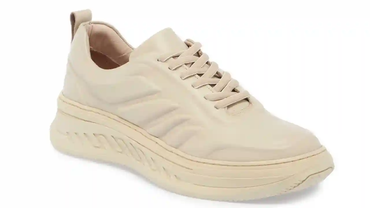 Kadın Sneaker Modasında Rahatlık ve Şıklık Dengesi