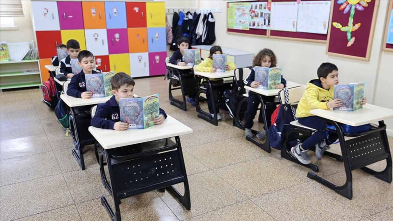 Gaziantep'te öğretmen ve öğrencilerinin yazdığı kitabın geliri Filistin'e gönderilecek