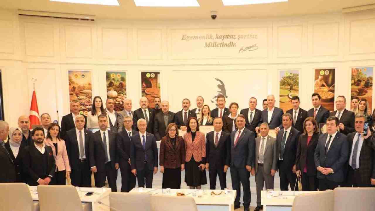 Gaziantep Ticaret Borsası (GTB)'ye coğrafi işaret başarıları için teşekkür plaketi