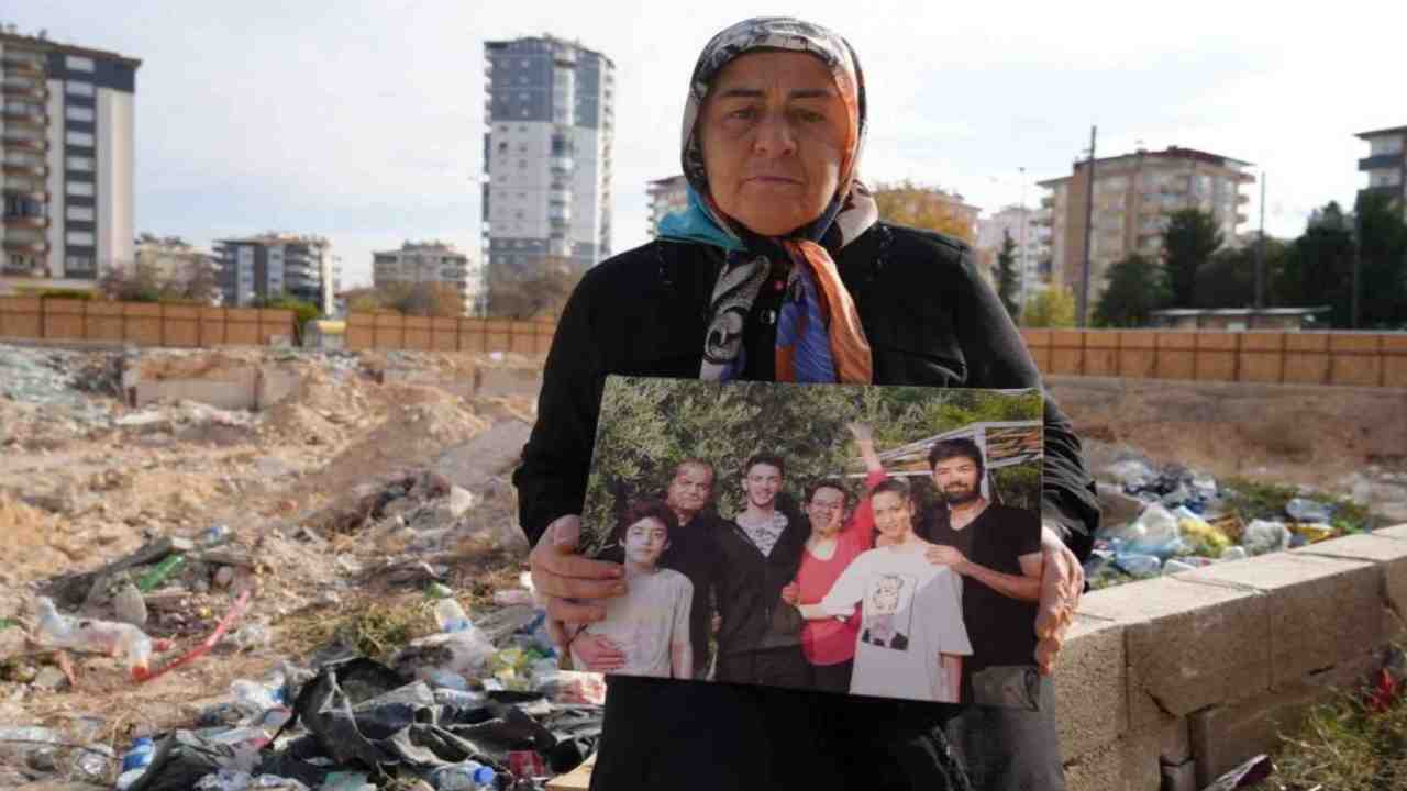 Gaziantep’te Yürek Yakan Dram: Depremde Ailesini Kaybeden Yaşlı Kadının Acısı Dinmiyor