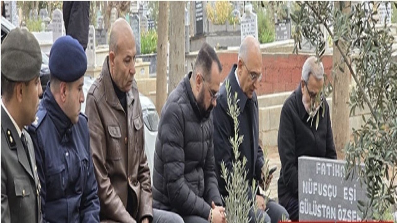 Ege Ordu Komutanı İrfan Özsert Gaziantep’te anne ve babasının kabrini ziyaret etti.