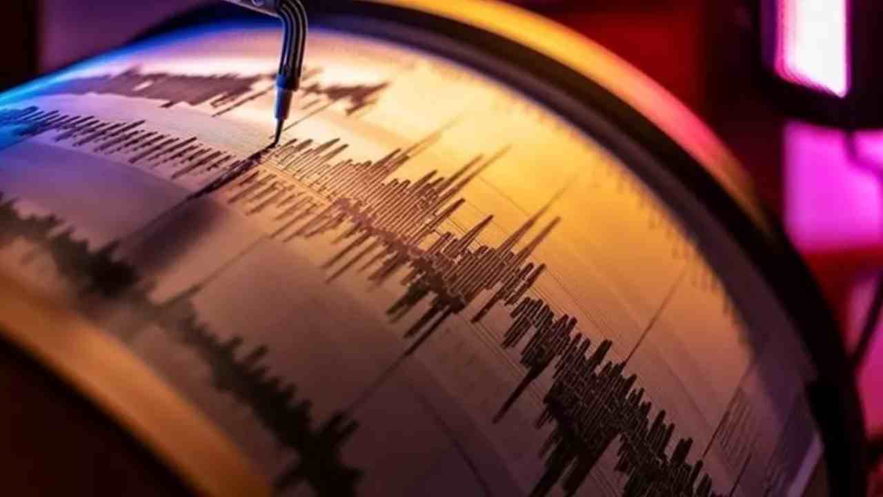 Deprem... Antalya 5.7 ile Sarsıldı! Şehirde Panik, Çevre İllerde Hissedildi