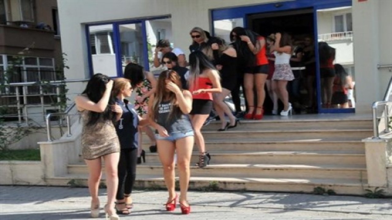 Masaj salonuna fuhuş baskını! İş adamlarına şantaj yapmışlar…