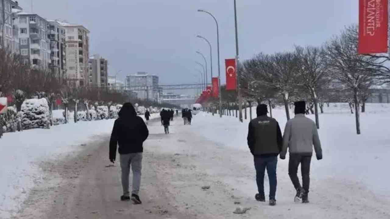 Gaziantep’te Tarih Verildi! Kar Geliyor
