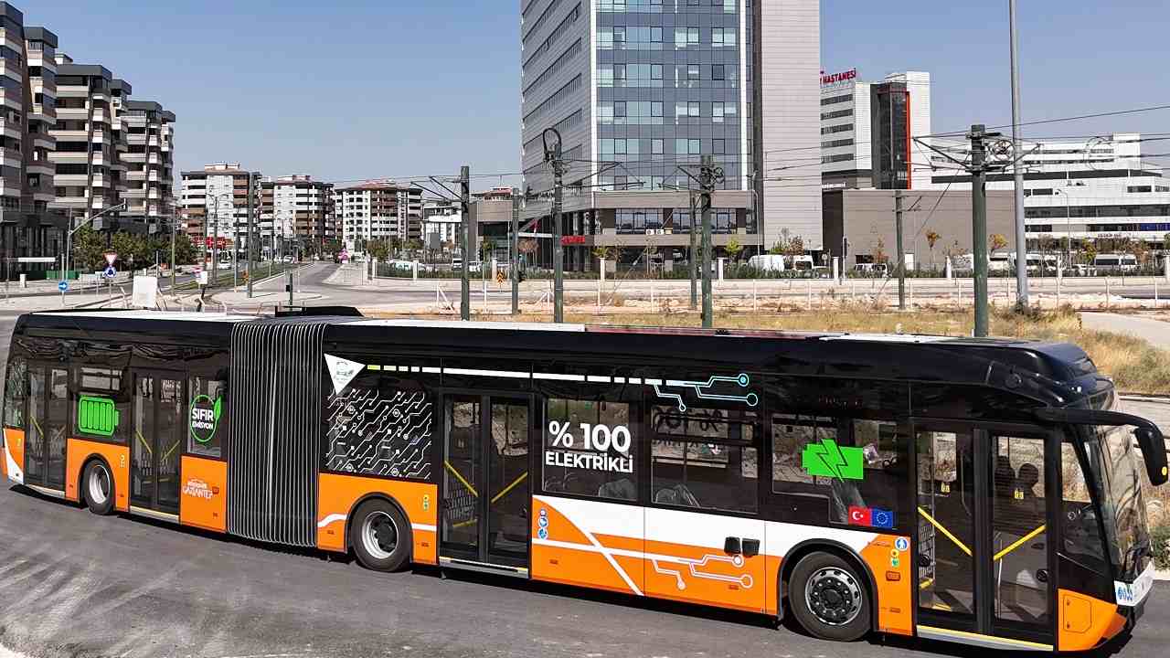 Gaziantep’te Ulaşımda Yeni Dönem! 18 Metrelik Elektrikli Otobüs Filosu Hizmete Girdi
