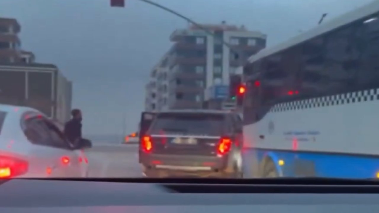 Gaziantep’te Lüks Araba ve Halk Otobüsü Terörü! Olan Yolculara Oldu