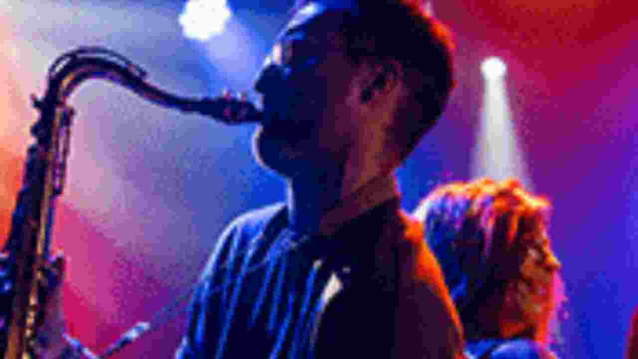 Eğlence Dolu Bir Akşam: İzmir ve Bursa Tiyatrolarında Unutulmaz Anlar