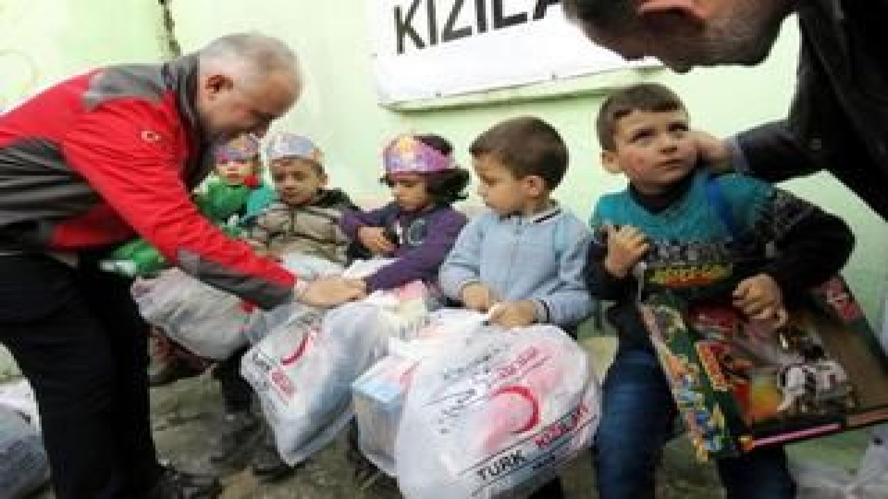 Suriye'ye 8 yılda 42 bin TIR yardım gönderildi