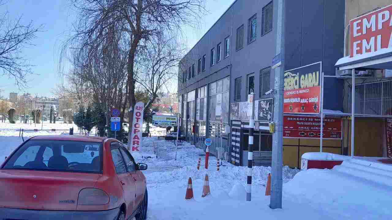 Dikkat! Gaziantep'te Kaldırımlar Tuzağa Döndü! Kaldırımları Kardan Temizleyin