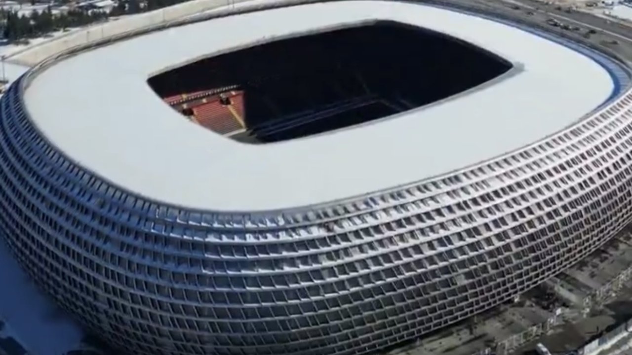 Galatasaray–Trabzonspor maçı için stadyuma gidenler zor anlar yaşıyor: Stadyuma giden taraftarlar park yeri bulamıyor