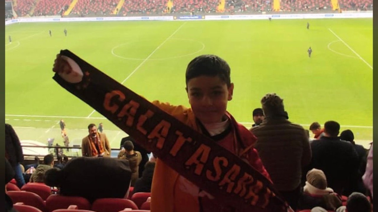 Mesut Bozatlı bir çocuğun hayalini gerçeğe dönüştürdü! Tip-1 diyabetli çocuğa forma ve maç sürprizi!