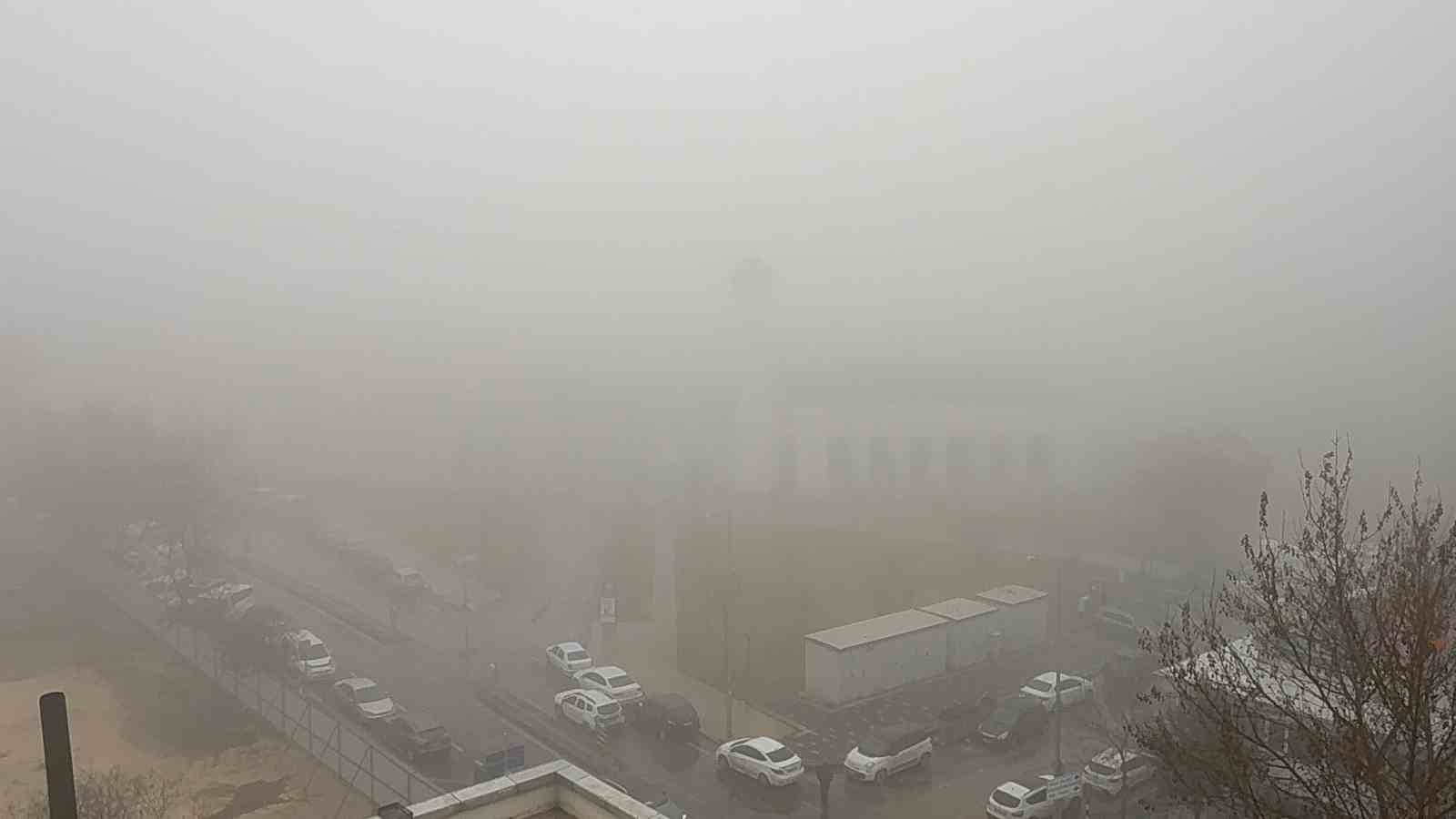 Gaziantep’te gecede etkili olan sis görüş mesafesini düşürdü