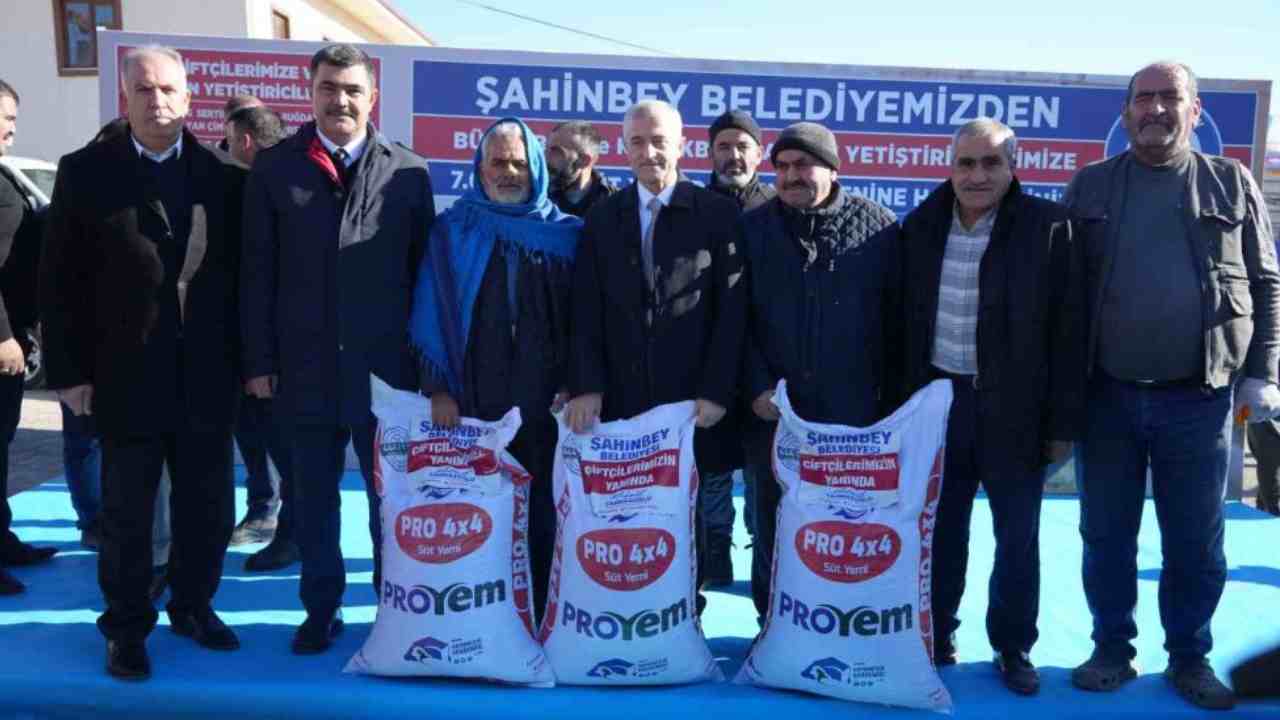 Şahinbey Belediyesinden hayvan yetiştiricilerine 7 bin ton yem desteği