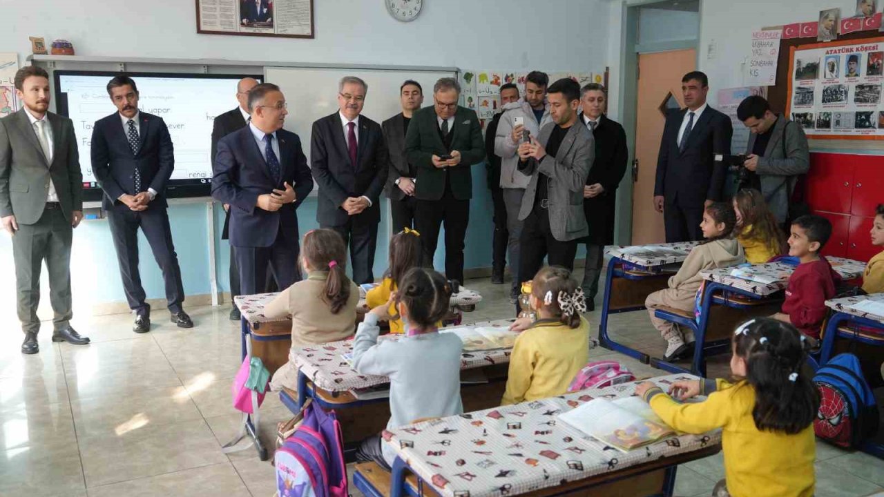 Gaziantep’te 690 bin öğrenci karne heyecanı yaşadı