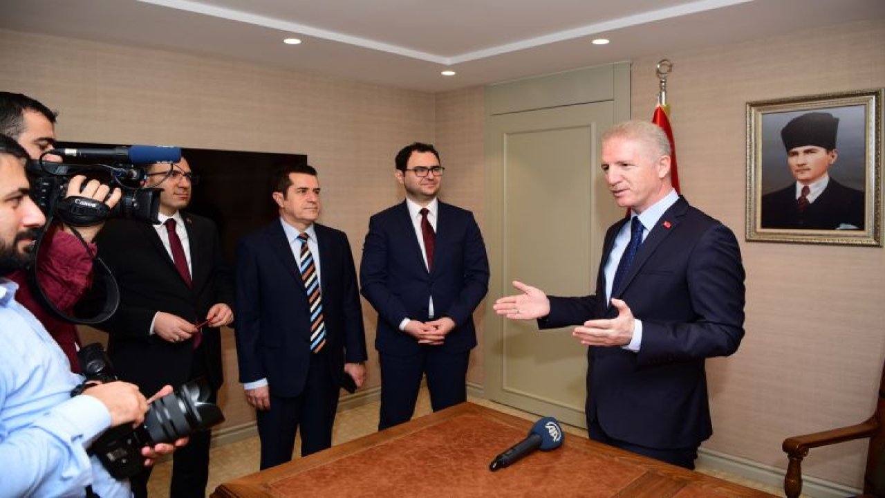 Vali Gül AA'nın 'Yılın Fotoğrafları' oylamasına katıldı