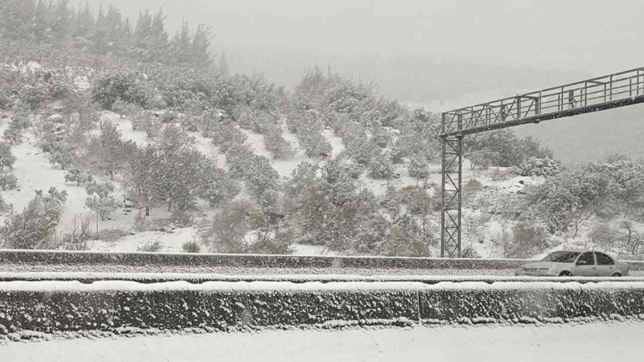 Gaziantep–Adana Otoyolunda Kar Alarmı! Trafik Tek Şeride Düştü