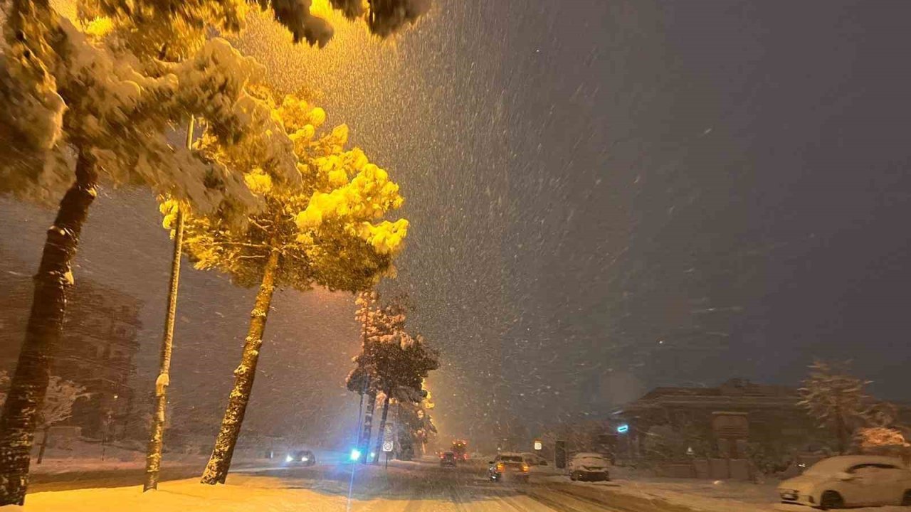 Kahramanmaraş’ta 61 yol ulaşıma kapandı! Sular Kesildi