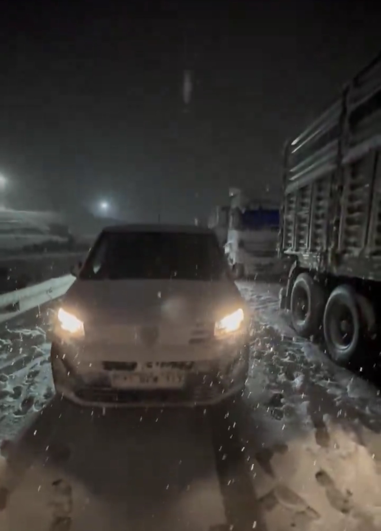 Narlı-Gaziantep yolunda mahsur kalanlar var!