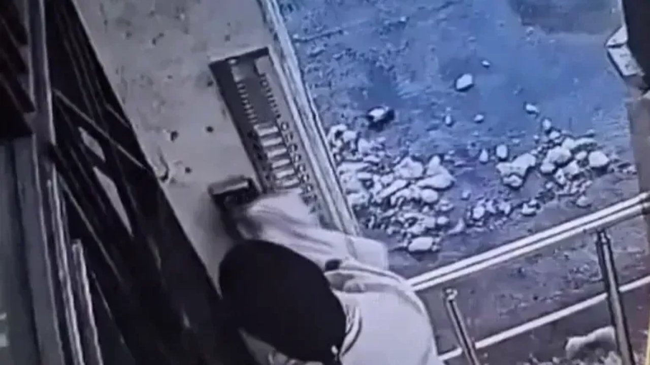 Gaziantep’te Kapıyı Çalıp Altınları Çalıyorlar: 3 Kadın Kamerada!