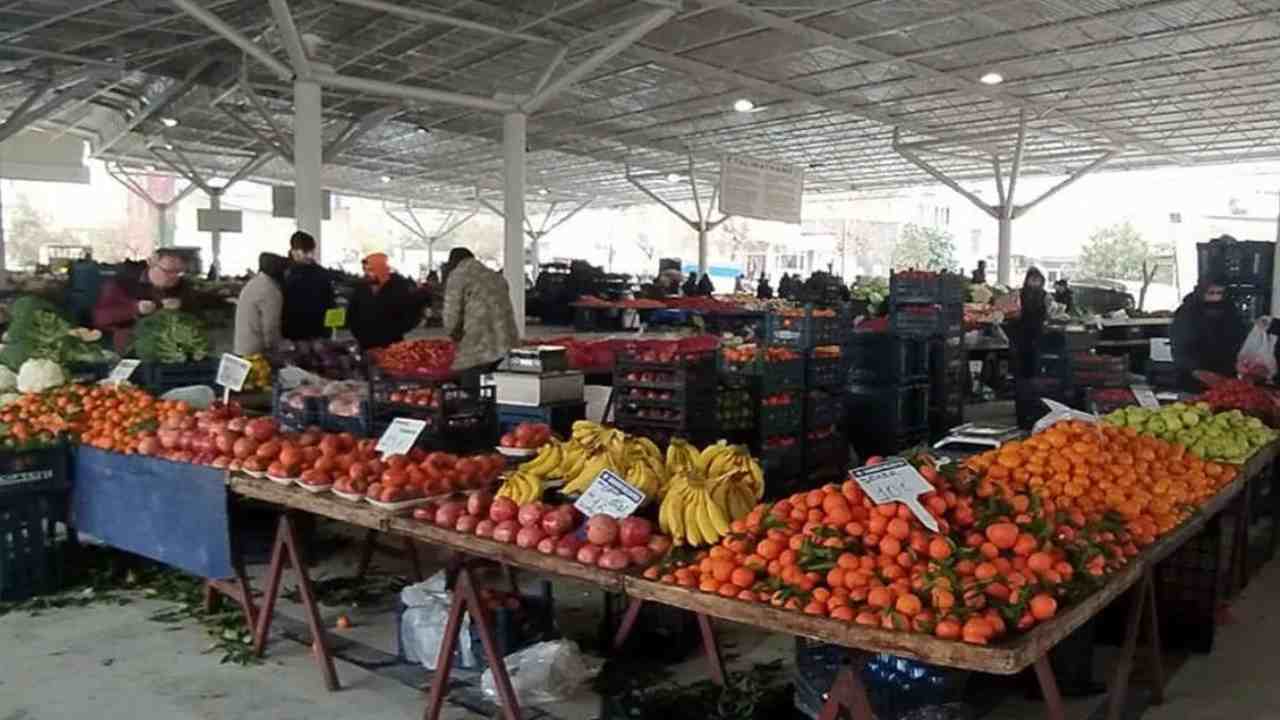Gaziantep semt pazarlarında "Fiyat sormaya korkar olduk."