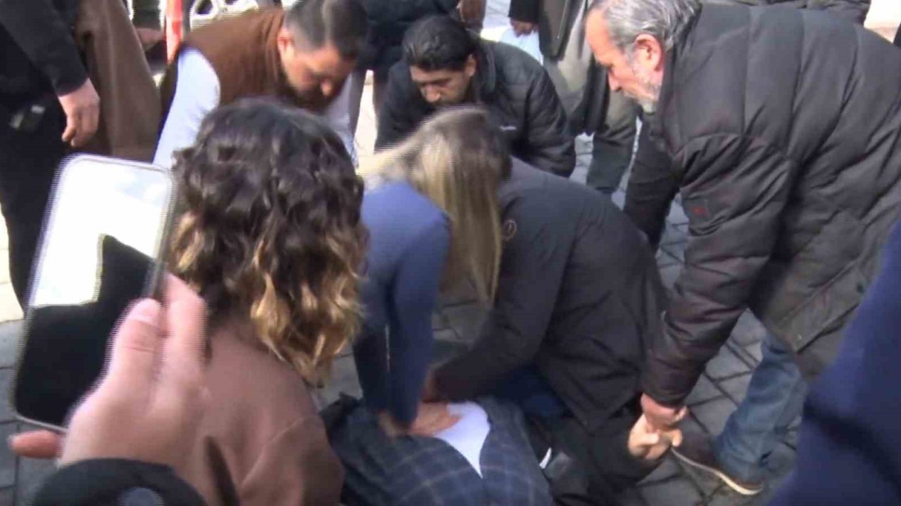 Gaziantep’te kalbi duran yaşlı adama yoldan geçen vatandaşlar kalp masajı yaptı