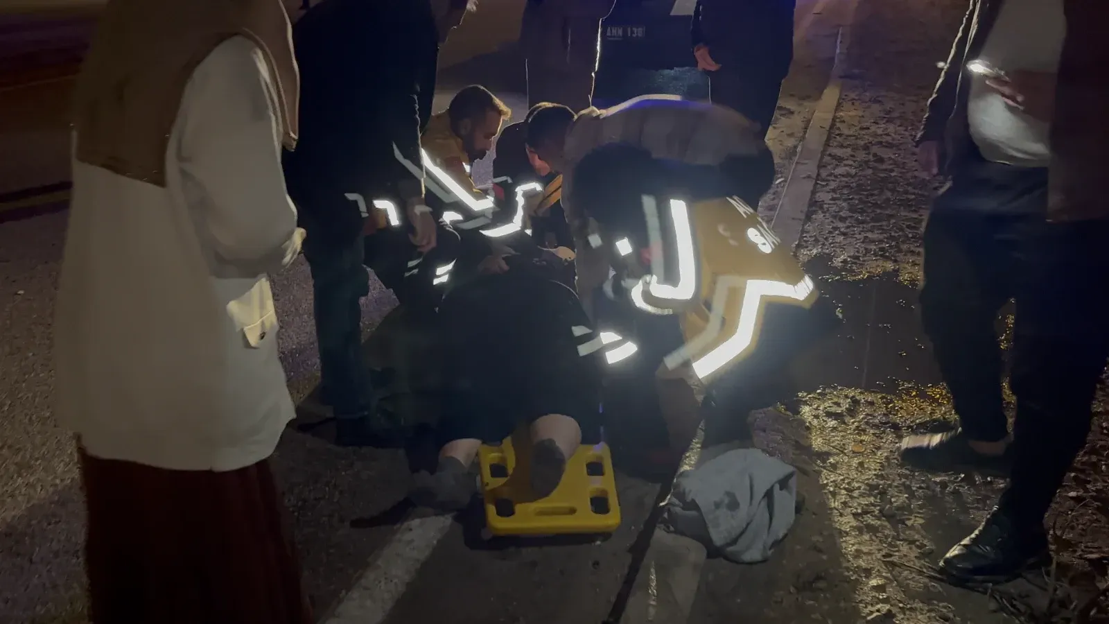 Gaziantep’te Beykent Kavşağında Feci Kaza: Yolun Karşısına Geçen Kadın Ağır Yaralandı