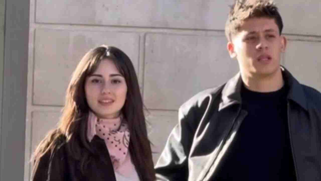 Arda Güler ve sevgilisi Duru Nayman'la Paris sokaklarında!