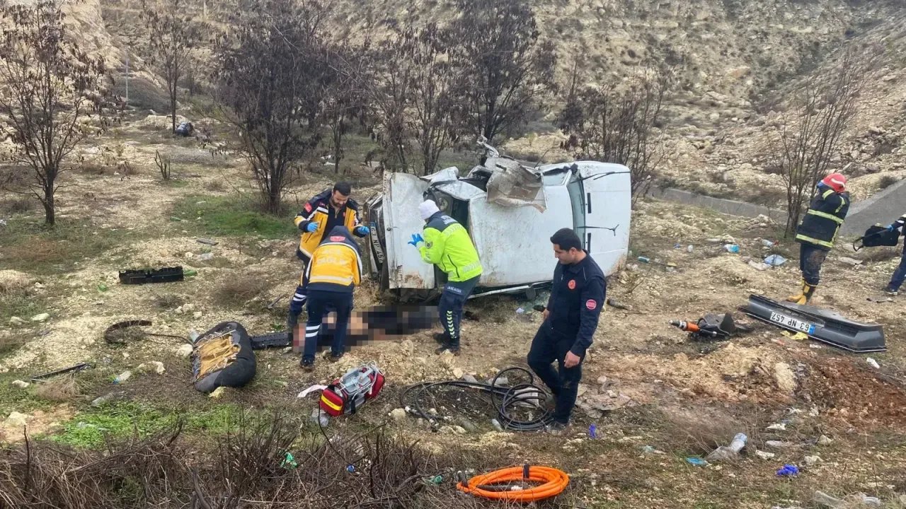 Son dakika Gaziantep’te feci kaza otomobil şarampole Uçtu