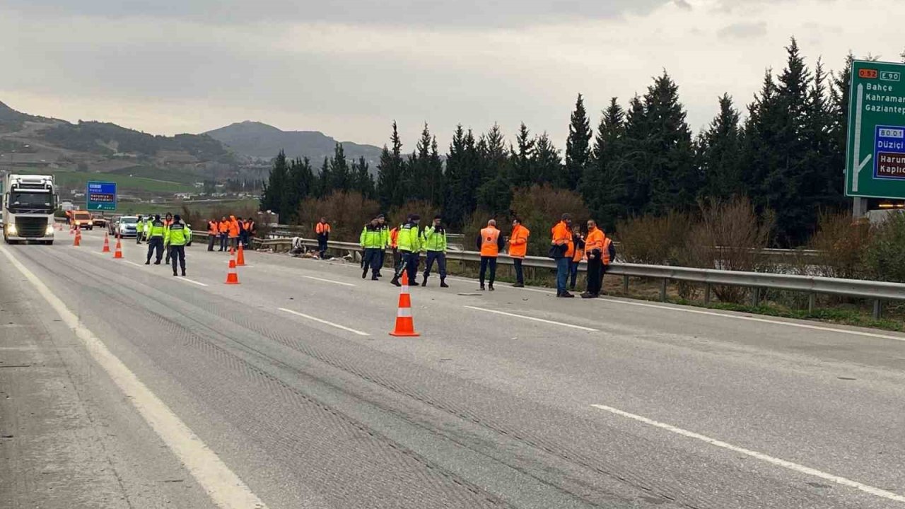Gaziantep otoyolunda temizlik yapan işçilere otomobil çarptı: 1 ölü, 3 yaralı